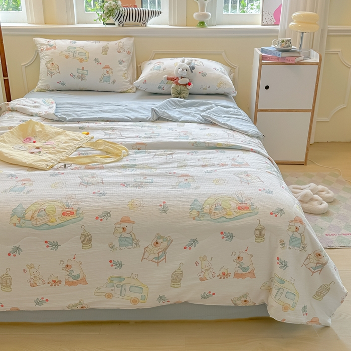 91家纺网 家纺一手货源 找家纺 玉海棠家纺 2025新款云感双层纱暗合夏被夏凉被空调被四件套 沙滩小熊