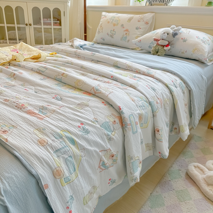 91家纺网 家纺一手货源 找家纺 玉海棠家纺 2025新款云感双层纱暗合夏被夏凉被空调被四件套 沙滩小熊