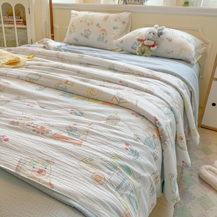 91家纺网 家纺一手货源 找家纺 玉海棠家纺 2025新款云感双层纱暗合夏被夏凉被空调被四件套 沙滩小熊