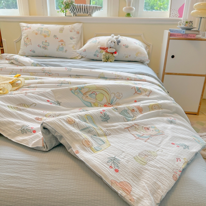 91家纺网 家纺一手货源 找家纺 玉海棠家纺 2025新款云感双层纱暗合夏被夏凉被空调被四件套 沙滩小熊