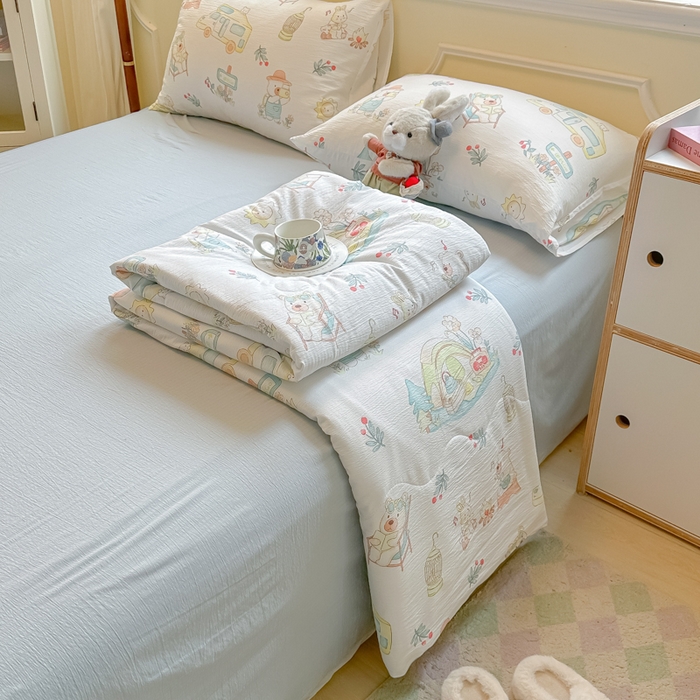 91家纺网 家纺一手货源 找家纺 玉海棠家纺 2025新款云感双层纱暗合夏被夏凉被空调被四件套 沙滩小熊