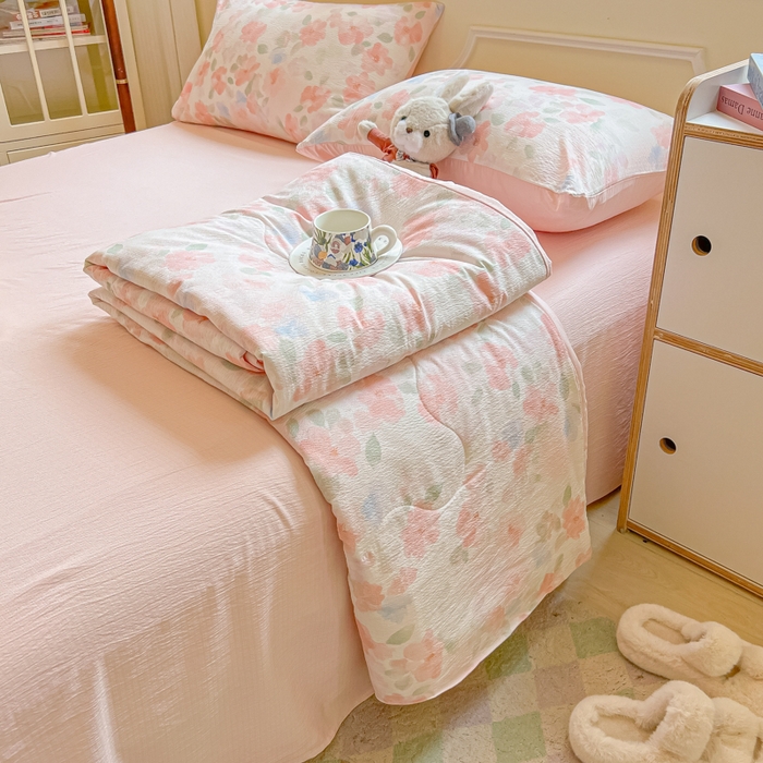 91家纺网 家纺一手货源 找家纺 玉海棠家纺 2025新款云感双层纱暗合夏被夏凉被空调被四件套 十里桃花