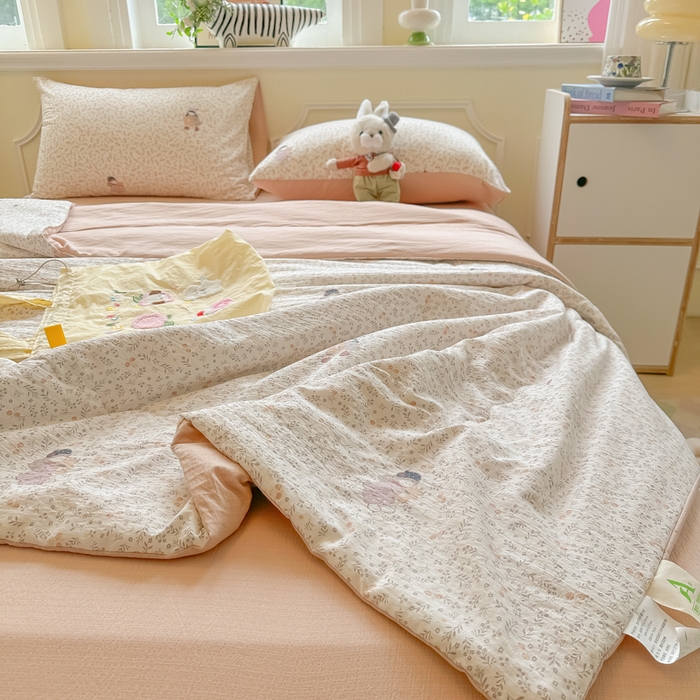 91家纺网 家纺一手货源 找家纺 玉海棠家纺 2025新款云感双层纱暗合夏被夏凉被空调被四件套 寻梦