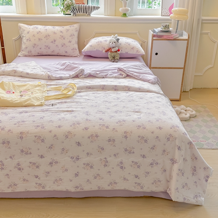 91家纺网 家纺一手货源 找家纺 玉海棠家纺 2025新款云感双层纱暗合夏被夏凉被空调被四件套 紫萱