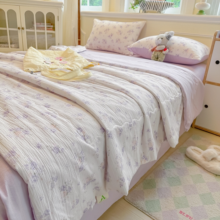 91家纺网 家纺一手货源 找家纺 玉海棠家纺 2025新款云感双层纱暗合夏被夏凉被空调被四件套 紫萱