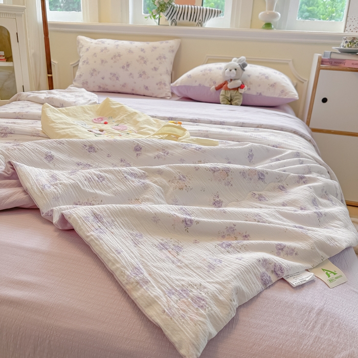 91家纺网 家纺一手货源 找家纺 玉海棠家纺 2025新款云感双层纱暗合夏被夏凉被空调被四件套 紫萱