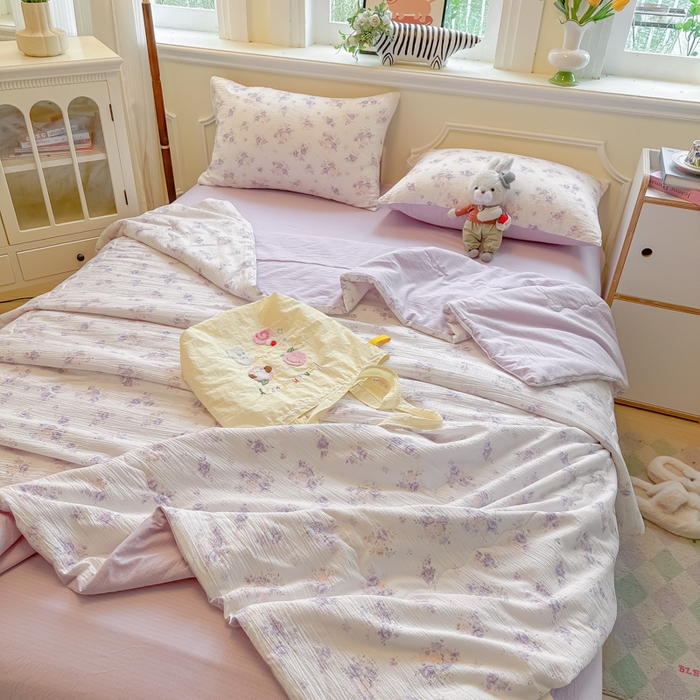 91家纺网 家纺一手货源 找家纺 玉海棠家纺 2025新款云感双层纱暗合夏被夏凉被空调被四件套 紫萱