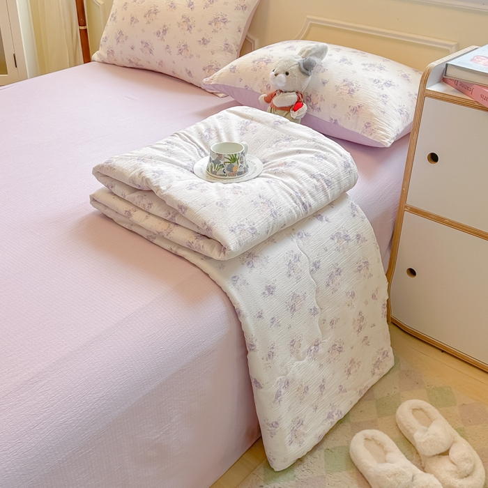 91家纺网 家纺一手货源 找家纺 玉海棠家纺 2025新款云感双层纱暗合夏被夏凉被空调被四件套 紫萱