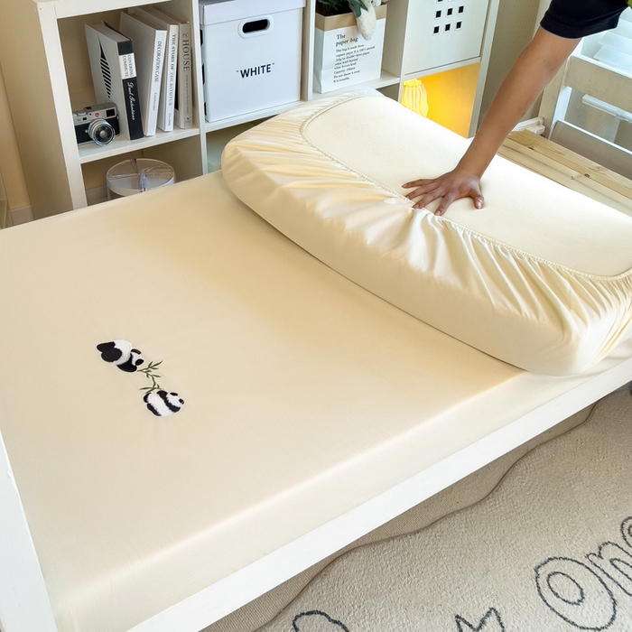 91家纺网 家纺一手货源 找家纺 （总）席世家 2025新款40支全棉纯棉绣花学生床笠-熊猫抱竹