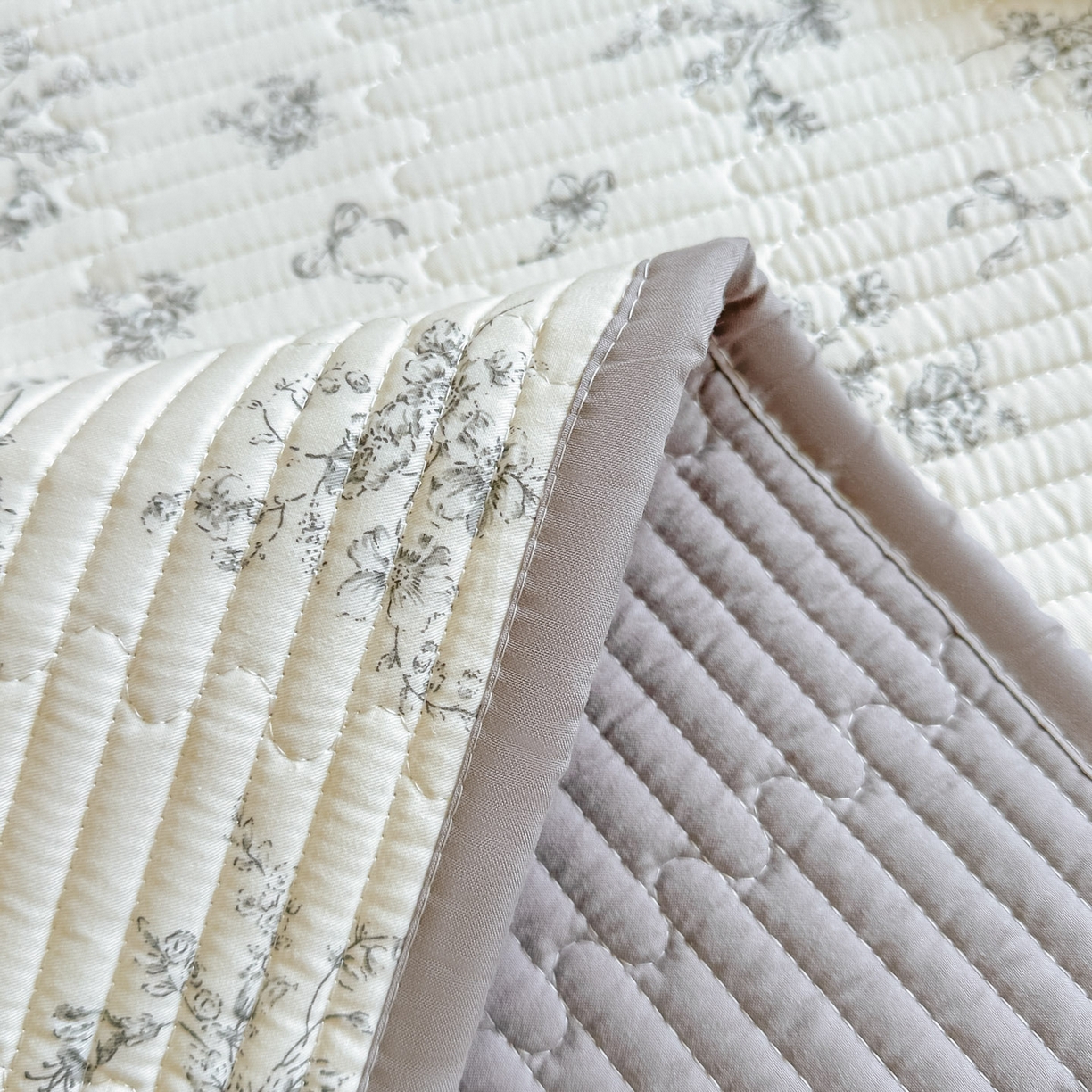 91家纺网 家纺一手货源 找家纺 恒尚居2025新款春秋纯棉床盖全棉印花床单床垫床褥垫-跑量（四季款） 纯棉四季款-花晨月夕