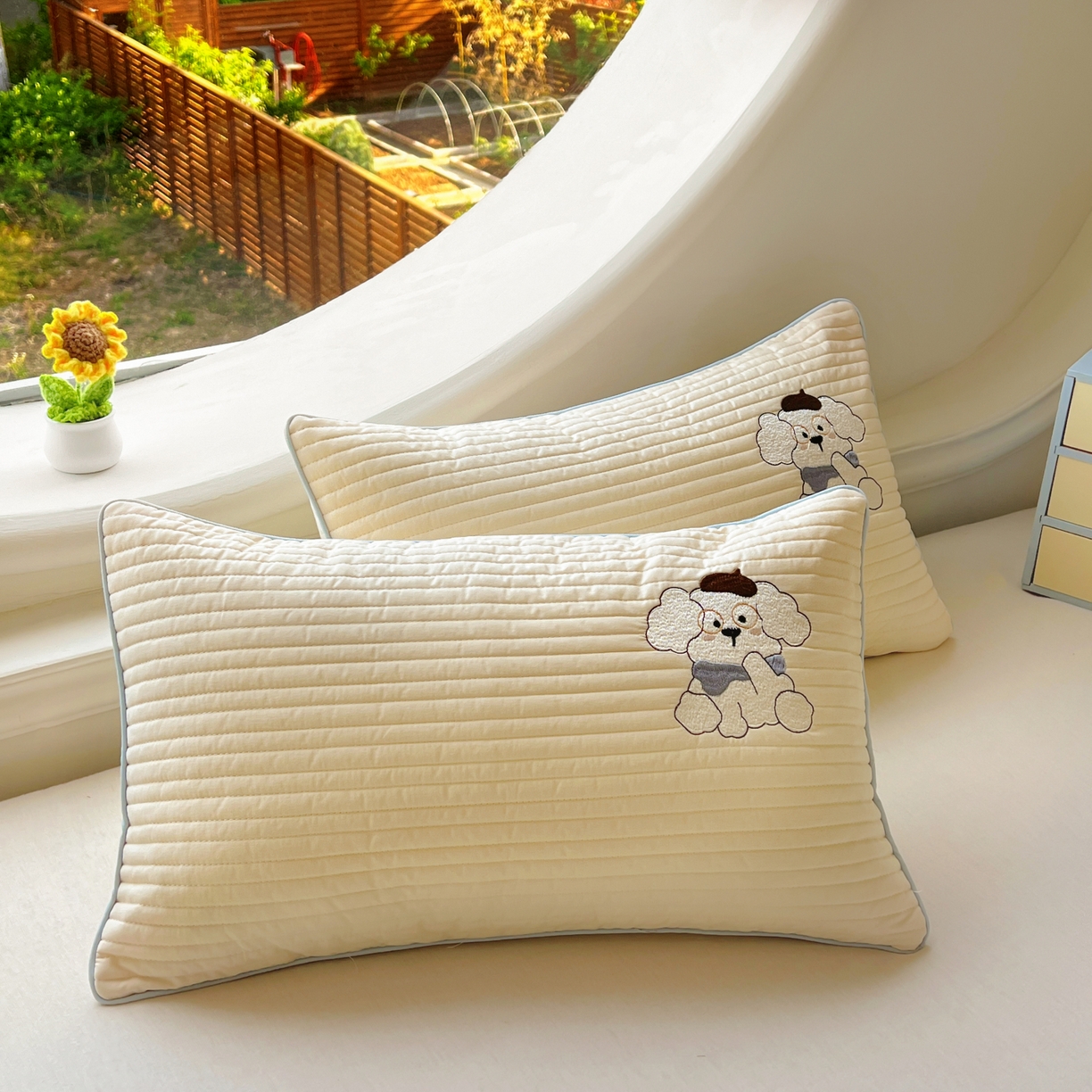 91家纺网 家纺一手货源 找家纺 百寐 2025新款A类水洗全棉绗缝夹棉-单枕套(不含芯) 眼镜狗-浅桔色