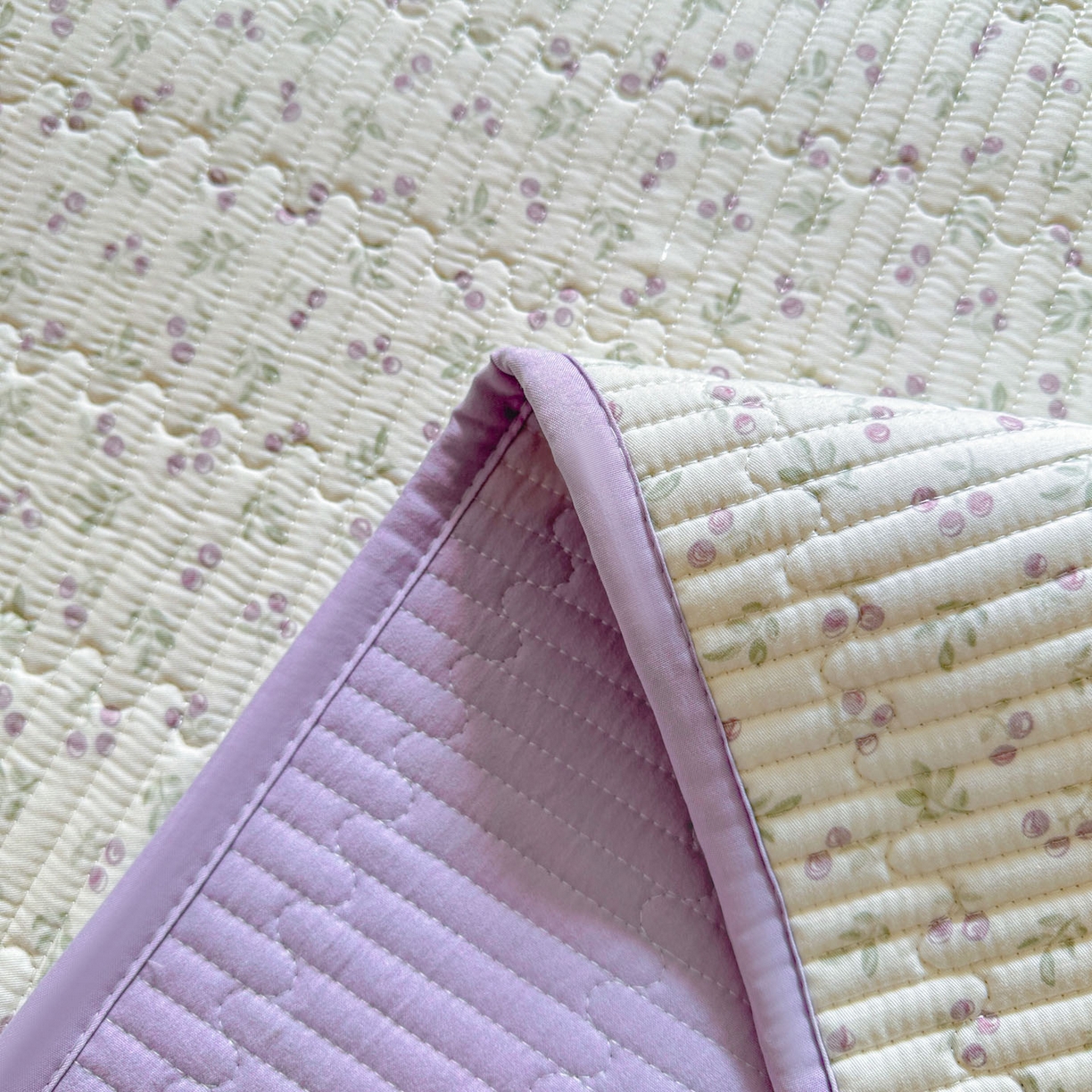 91家纺网 家纺一手货源 找家纺 恒尚居2025新款春秋纯棉床盖全棉印花床单床垫床褥垫-跑量（四季款） 纯棉四季款-樱桃紫