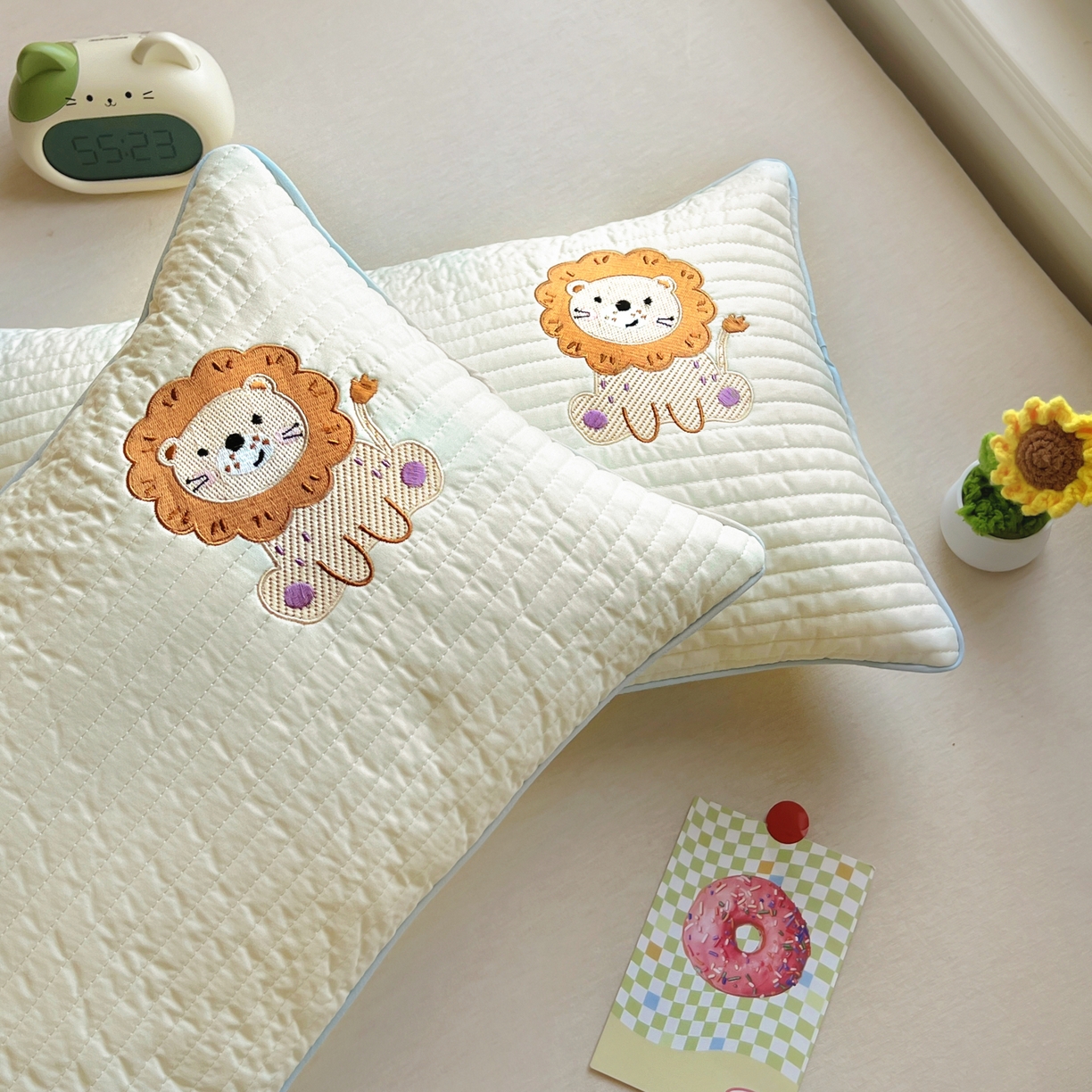 91家纺网 家纺一手货源 找家纺 百寐 2025新款A类水洗全棉绗缝夹棉-单枕套(不含芯) 小狮子-米白色