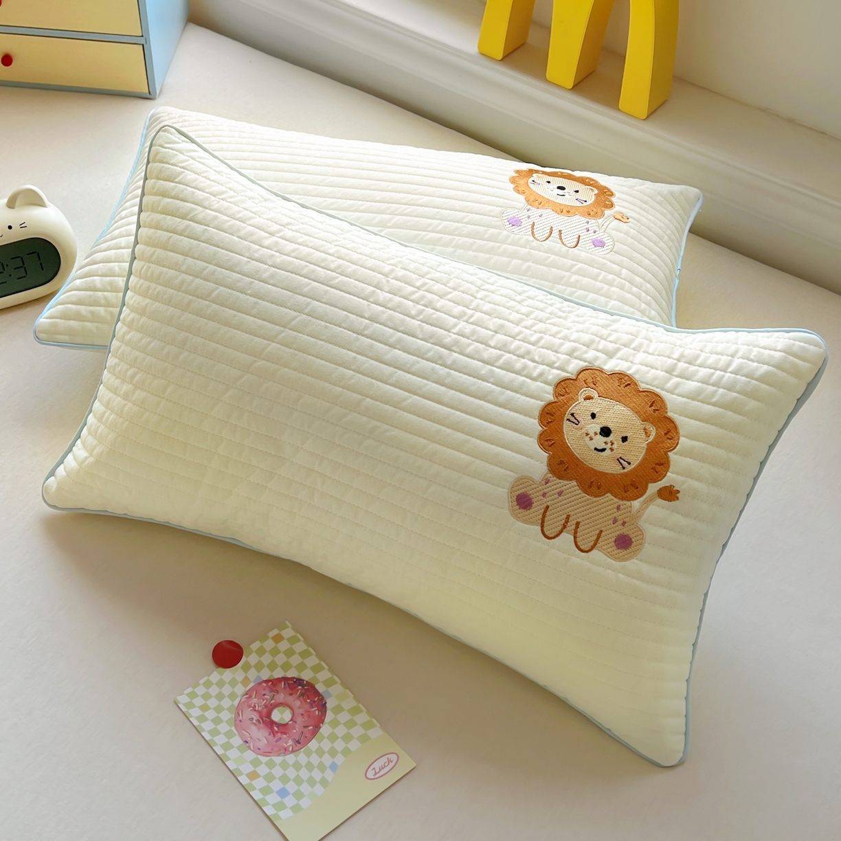 91家纺网 家纺一手货源 找家纺 百寐 2025新款A类水洗全棉绗缝夹棉-单枕套(不含芯) 小狮子-米白色