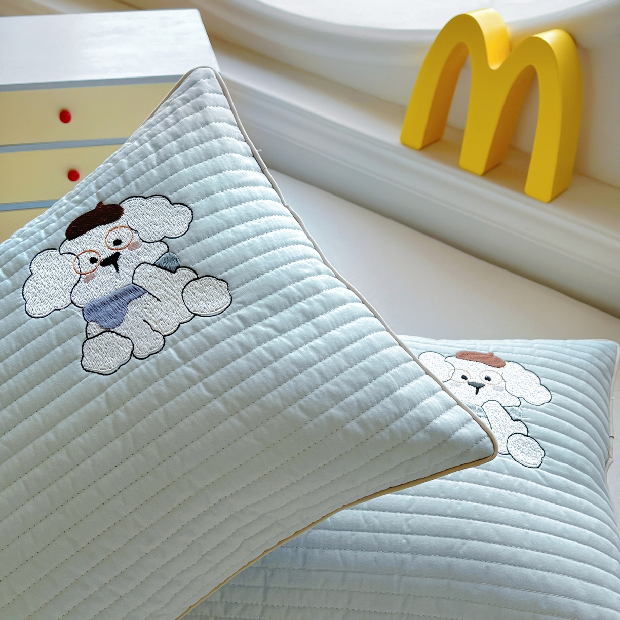 91家纺网 家纺一手货源 找家纺 百寐 2025新款A类水洗全棉绗缝夹棉-单枕套(不含芯) 眼睛狗-天空蓝