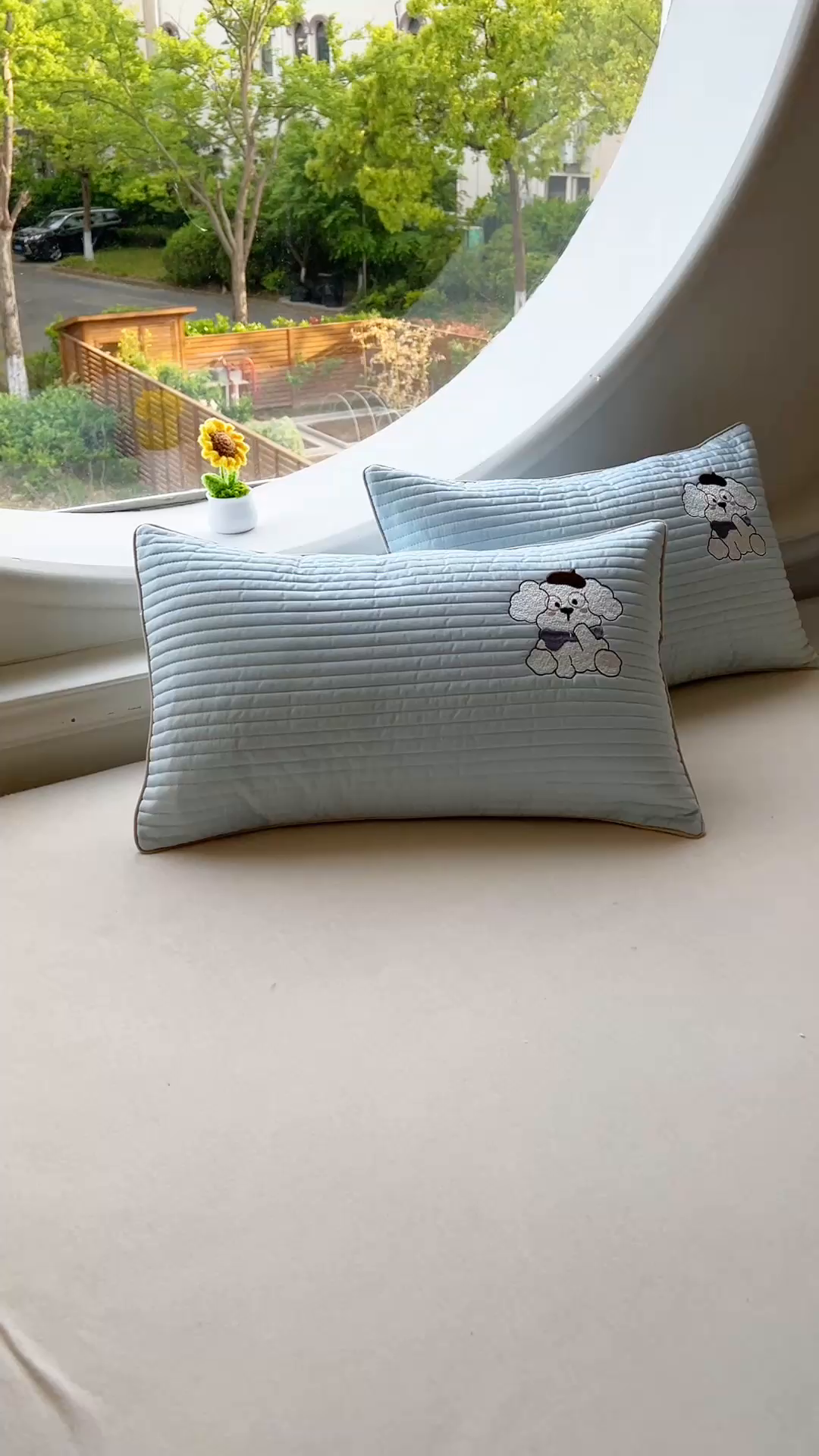 91家纺网 家纺一手货源 找家纺 百寐 2025新款A类水洗全棉绗缝夹棉-单枕套(不含芯) 眼睛狗-天空蓝