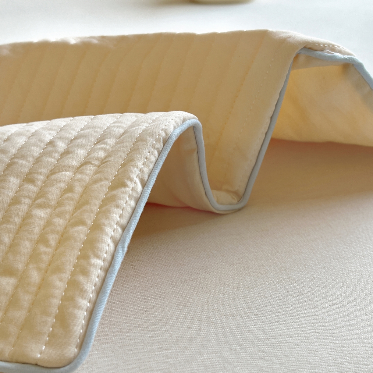 91家纺网 家纺一手货源 找家纺 百寐 2025新款A类水洗全棉绗缝夹棉-单枕套(不含芯) 眼镜狗-浅桔色