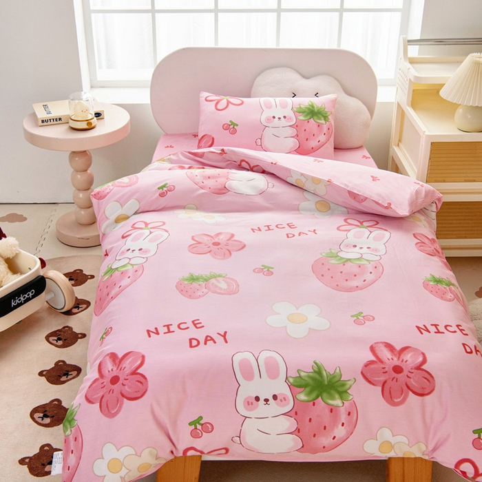 91家纺网 家纺一手货源 找家纺 乐秀 2025新款40S全棉13372幼儿园三件套六件套 草莓小兔