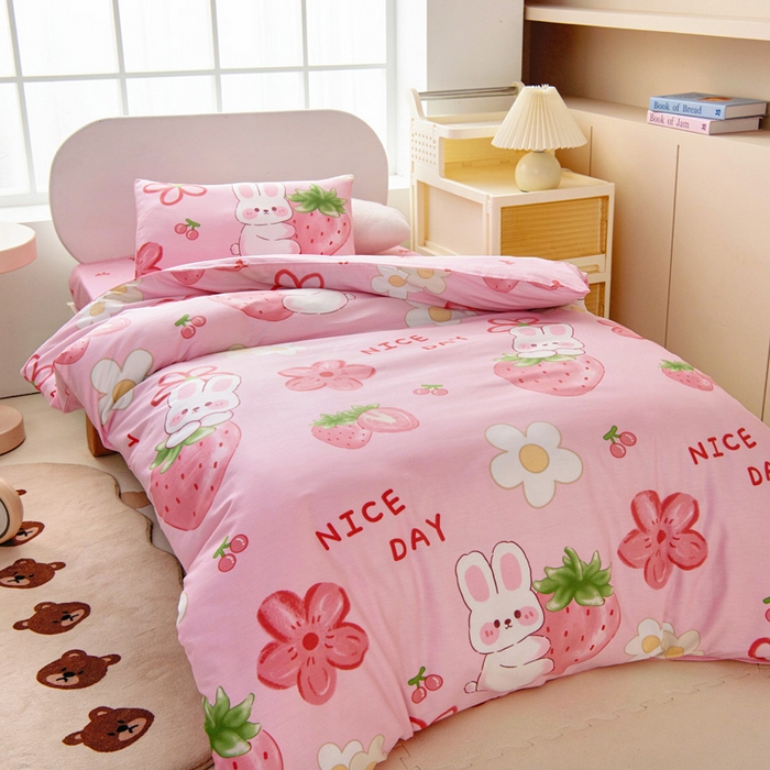 91家纺网 家纺一手货源 找家纺 乐秀 2025新款40S全棉13372幼儿园三件套六件套 草莓小兔