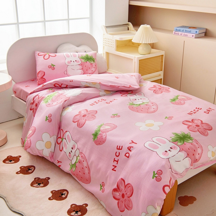 91家纺网 家纺一手货源 找家纺 乐秀 2025新款40S全棉13372幼儿园三件套六件套 草莓小兔