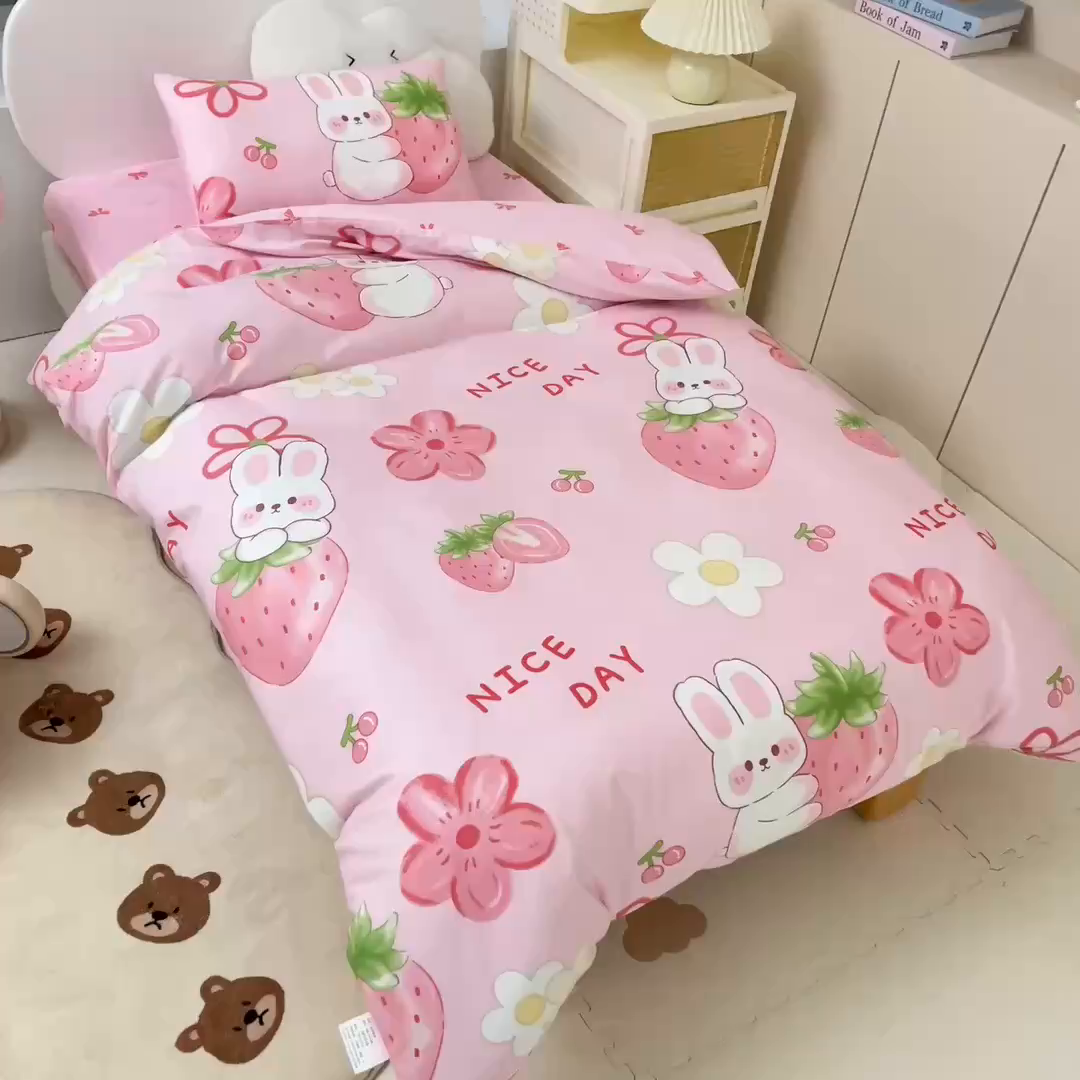 91家纺网 家纺一手货源 找家纺 乐秀 2025新款40S全棉13372幼儿园三件套六件套 草莓小兔