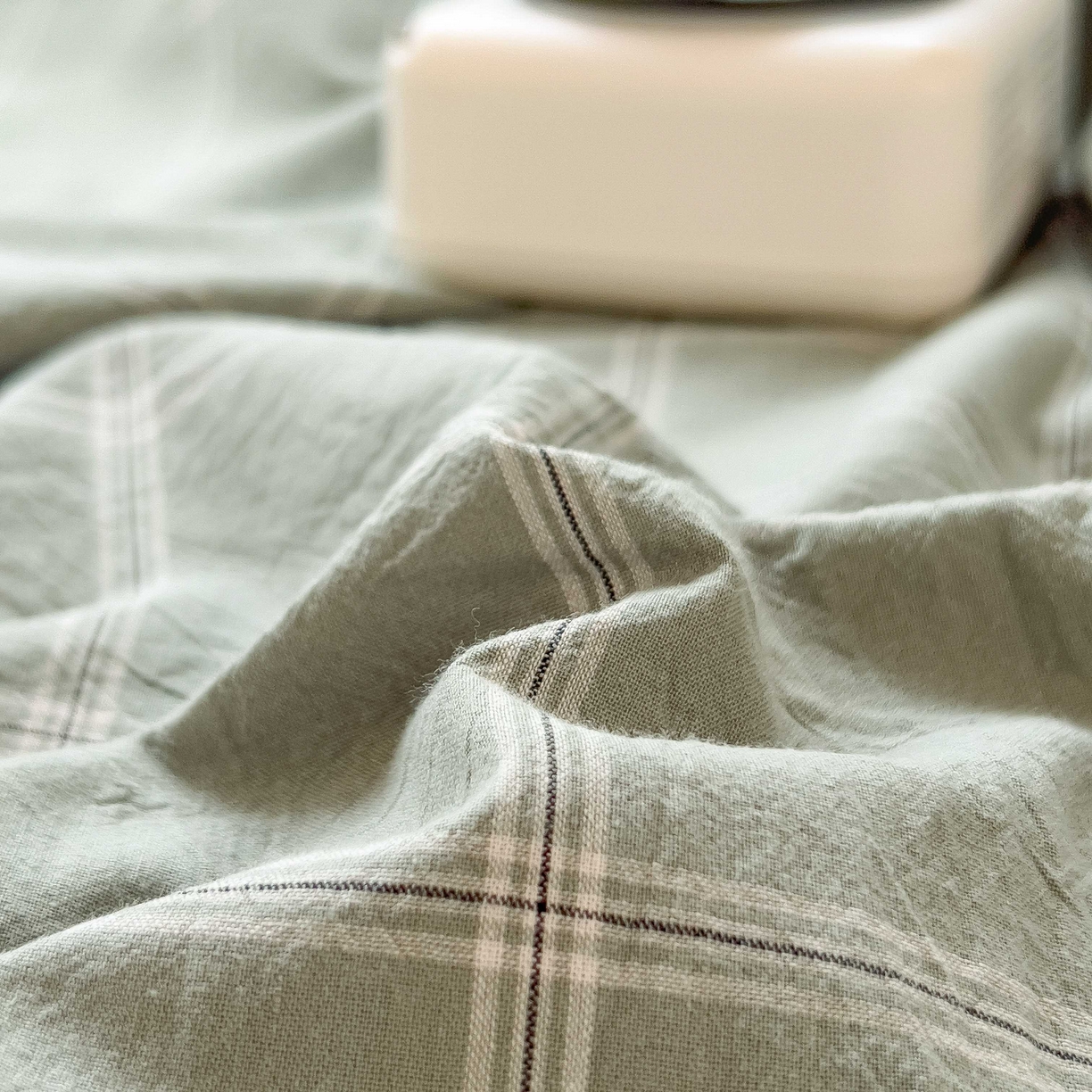 91家纺网 家纺一手货源 找家纺 宝士康家纺 2025春夏新款简约水洗棉学生三件套宿舍三件套上下铺三件套套件学生六件套套件（床单款） 格韵绿