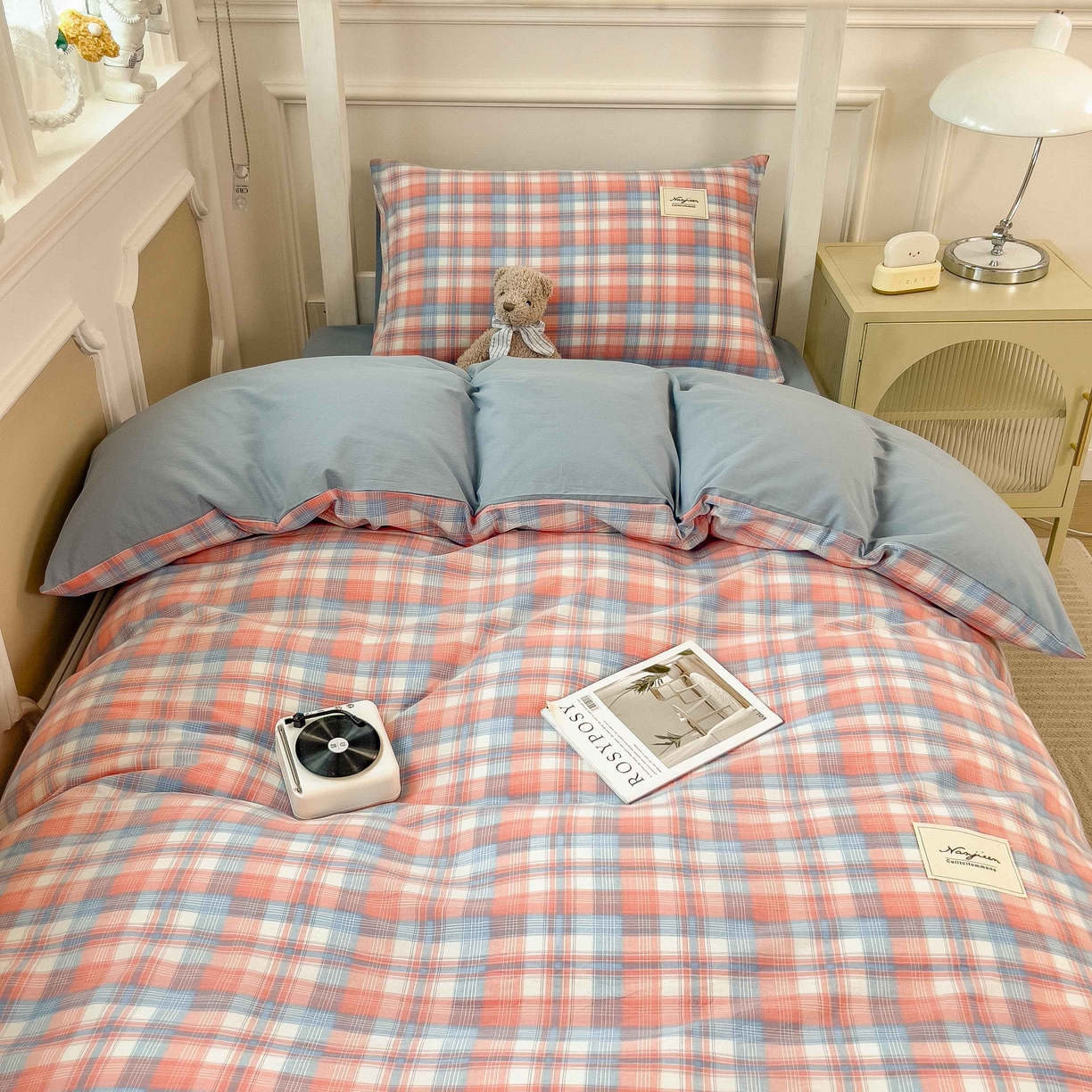 91家纺网 家纺一手货源 找家纺 宝士康家纺 2025春夏新款简约水洗棉学生三件套宿舍三件套上下铺三件套套件学生六件套套件（床单款） 炫彩格