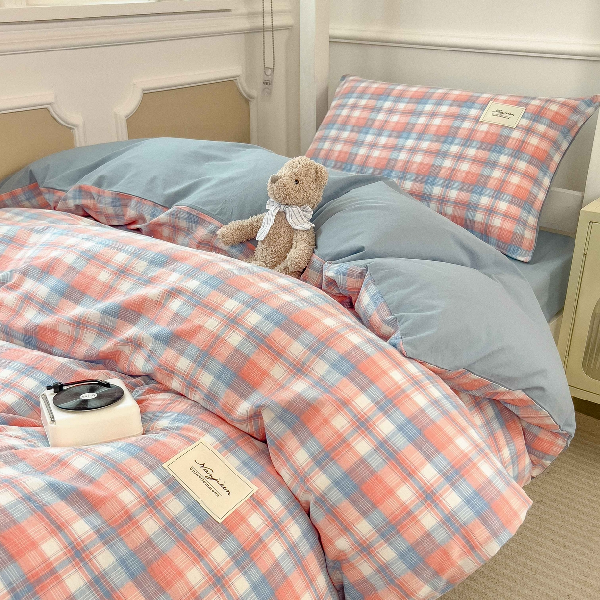 91家纺网 家纺一手货源 找家纺 宝士康家纺 2025春夏新款简约水洗棉学生三件套宿舍三件套上下铺三件套套件学生六件套套件（床单款） 炫彩格