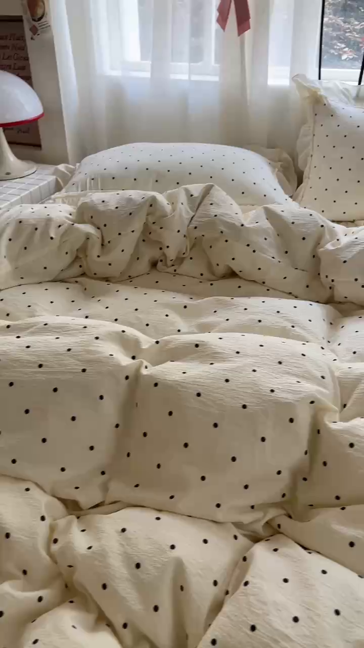 91家纺网 家纺一手货源 找家纺 美梦家纺2025新款皱皱纱花边被套床盖四件套 波点奶昔