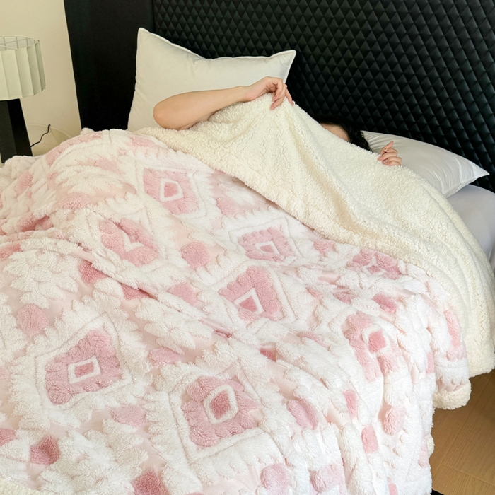 91家纺网 家纺一手货源 找家纺 （总）丹本家纺 2025新款轻奢阳离子提花镂空塔芙绒羊羔绒保暖午睡双层毛毯办公室盖毯