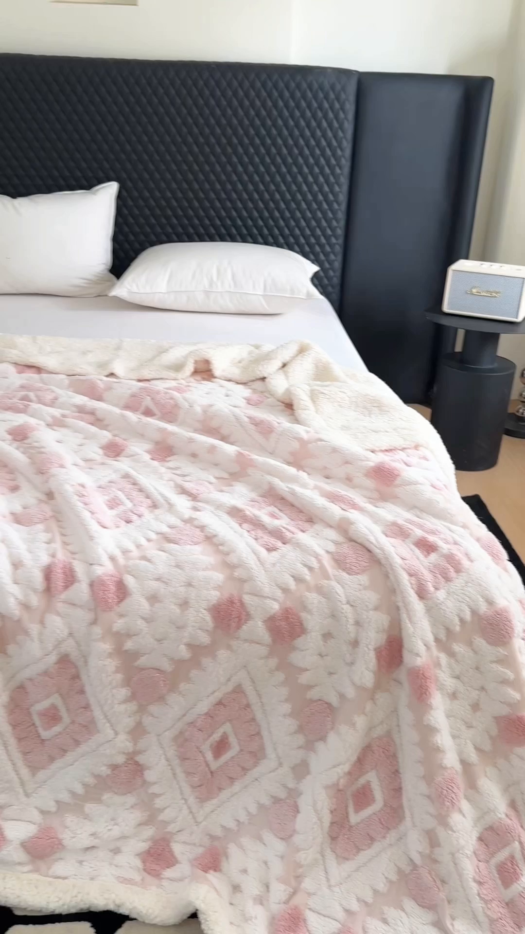 91家纺网 家纺一手货源 找家纺 （总）丹本家纺 2025新款轻奢阳离子提花镂空塔芙绒羊羔绒保暖午睡双层毛毯办公室盖毯