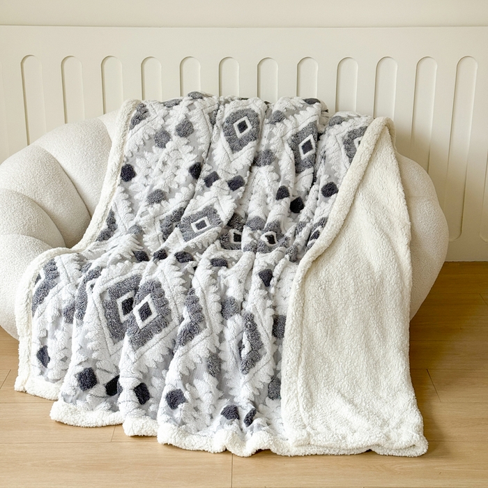 丹本家纺 2025新款轻奢阳离子提花镂空塔芙绒羊羔绒保暖午睡双层毛毯办公室盖毯 灰色