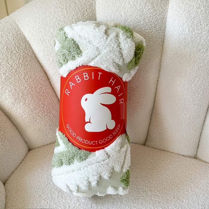 91家纺网 家纺一手货源 找家纺 丹本家纺 2025新款轻奢阳离子提花镂空塔芙绒羊羔绒保暖午睡双层毛毯办公室盖毯 组合图仅供参考