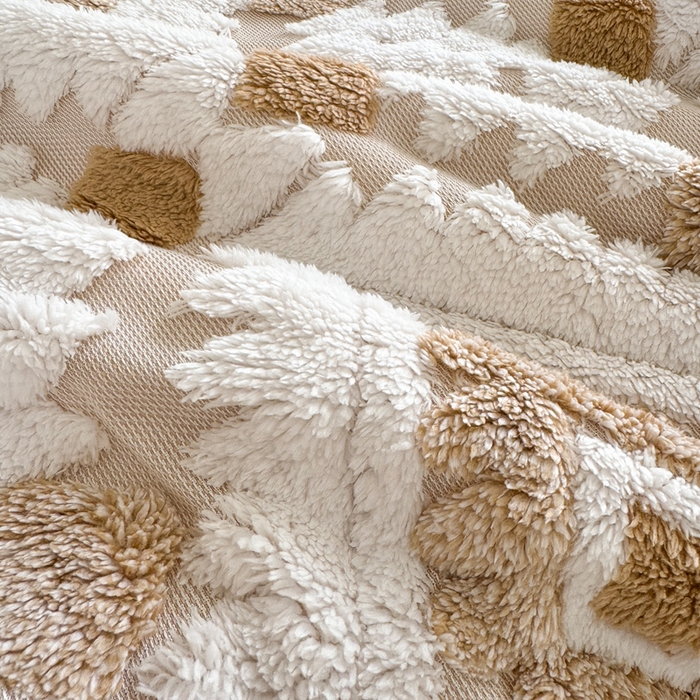 91家纺网 家纺一手货源 找家纺 丹本家纺 2025新款轻奢阳离子提花镂空塔芙绒羊羔绒保暖午睡双层毛毯办公室盖毯 驼色