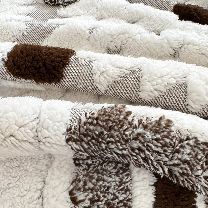 91家纺网 家纺一手货源 找家纺 丹本家纺 2025新款轻奢阳离子提花镂空塔芙绒羊羔绒保暖午睡双层毛毯办公室盖毯 深咖