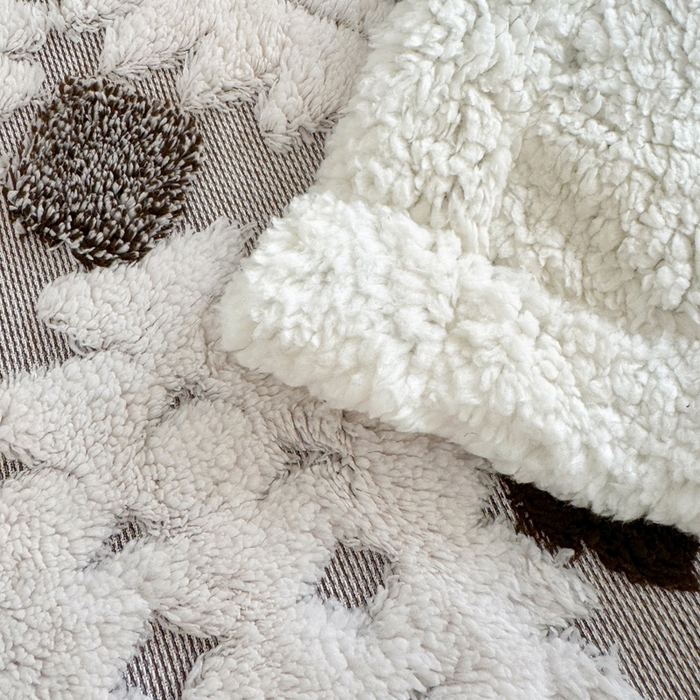 91家纺网 家纺一手货源 找家纺 丹本家纺 2025新款轻奢阳离子提花镂空塔芙绒羊羔绒保暖午睡双层毛毯办公室盖毯 深咖