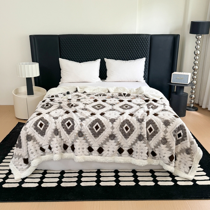 91家纺网 家纺一手货源 找家纺 丹本家纺 2025新款轻奢阳离子提花镂空塔芙绒羊羔绒保暖午睡双层毛毯办公室盖毯 深咖