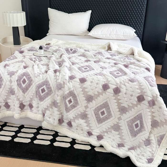 91家纺网 家纺一手货源 找家纺 丹本家纺 2025新款轻奢阳离子提花镂空塔芙绒羊羔绒保暖午睡双层毛毯办公室盖毯 浅紫