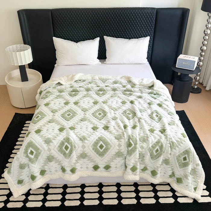 91家纺网 家纺一手货源 找家纺 丹本家纺 2025新款轻奢阳离子提花镂空塔芙绒羊羔绒保暖午睡双层毛毯办公室盖毯 浅绿