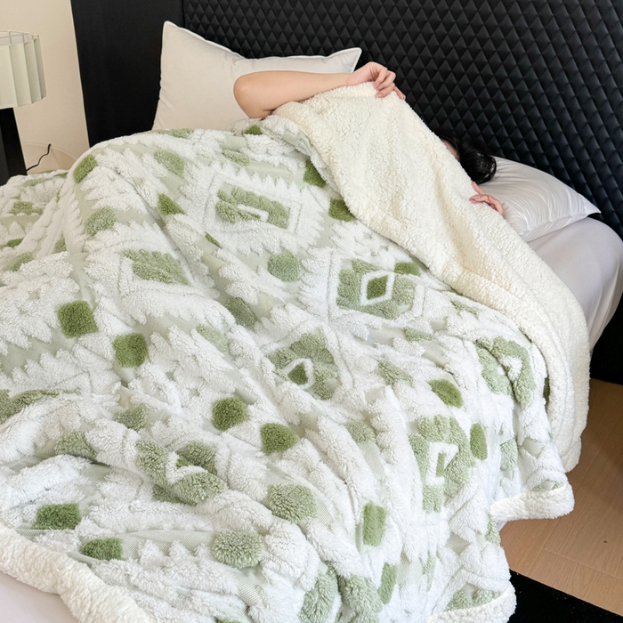 91家纺网 家纺一手货源 找家纺 丹本家纺 2025新款轻奢阳离子提花镂空塔芙绒羊羔绒保暖午睡双层毛毯办公室盖毯 浅绿