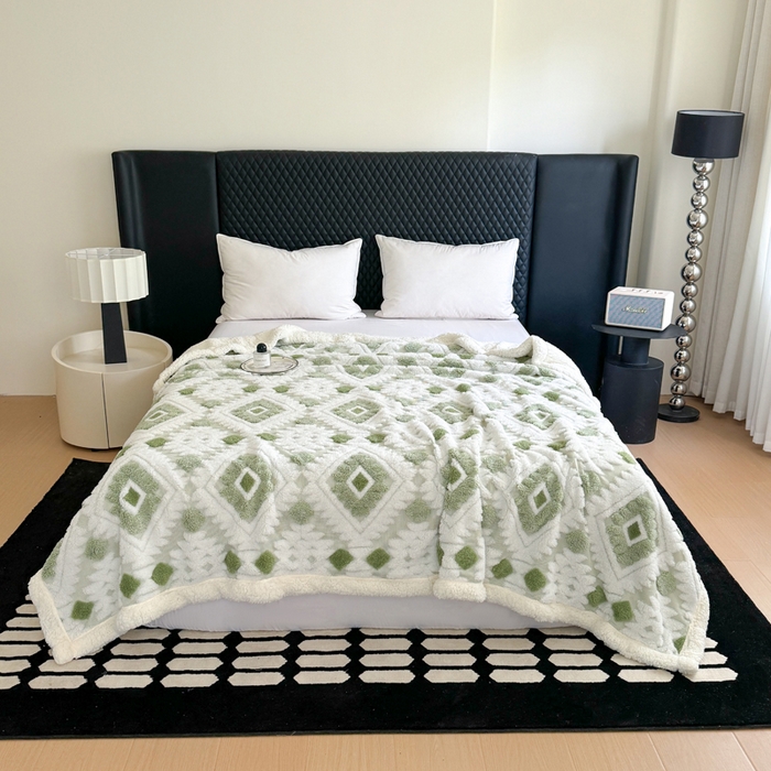 91家纺网 家纺一手货源 找家纺 丹本家纺 2025新款轻奢阳离子提花镂空塔芙绒羊羔绒保暖午睡双层毛毯办公室盖毯 浅绿