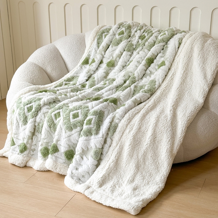 91家纺网 家纺一手货源 找家纺 丹本家纺 2025新款轻奢阳离子提花镂空塔芙绒羊羔绒保暖午睡双层毛毯办公室盖毯 浅绿