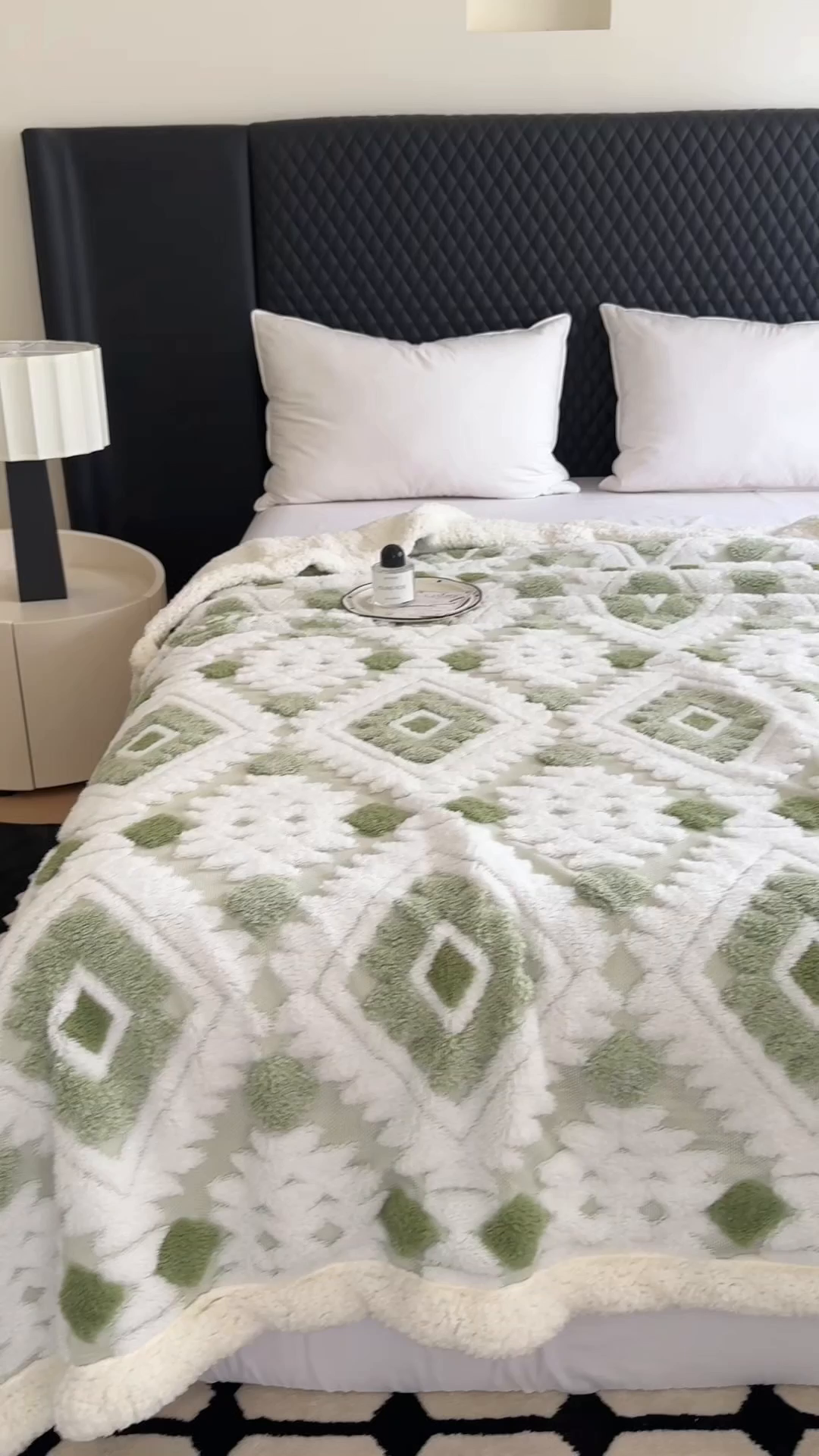 91家纺网 家纺一手货源 找家纺 丹本家纺 2025新款轻奢阳离子提花镂空塔芙绒羊羔绒保暖午睡双层毛毯办公室盖毯 浅绿