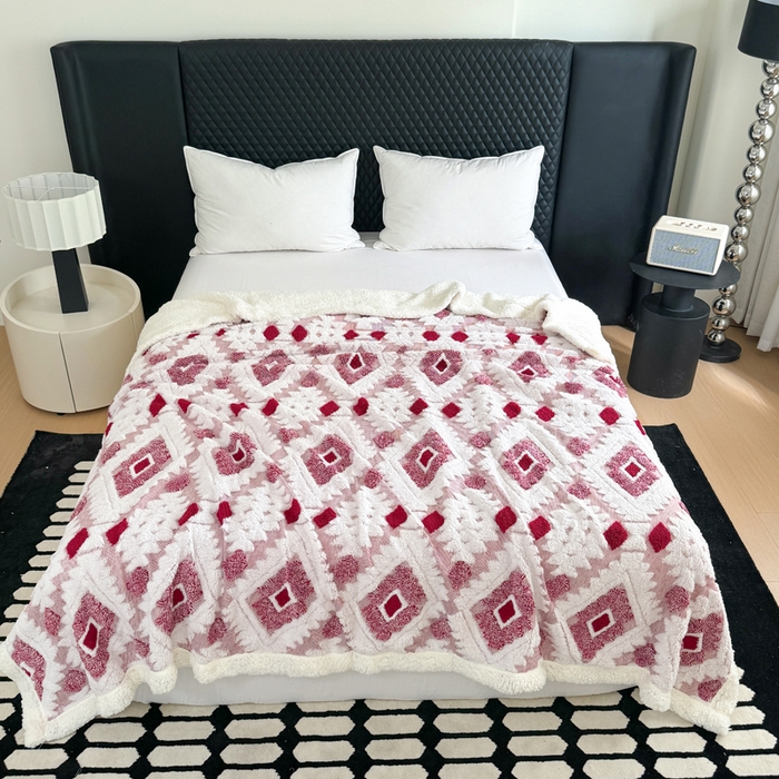 91家纺网 家纺一手货源 找家纺 丹本家纺 2025新款轻奢阳离子提花镂空塔芙绒羊羔绒保暖午睡双层毛毯办公室盖毯 玫红