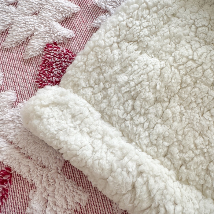 91家纺网 家纺一手货源 找家纺 丹本家纺 2025新款轻奢阳离子提花镂空塔芙绒羊羔绒保暖午睡双层毛毯办公室盖毯 玫红