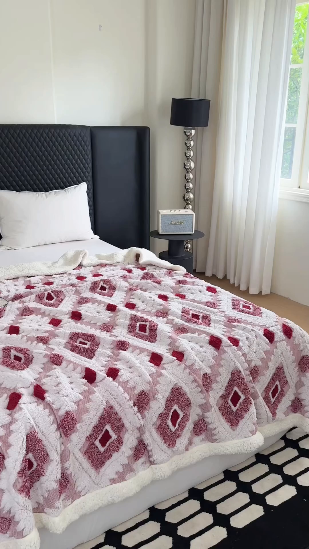 91家纺网 家纺一手货源 找家纺 丹本家纺 2025新款轻奢阳离子提花镂空塔芙绒羊羔绒保暖午睡双层毛毯办公室盖毯 玫红