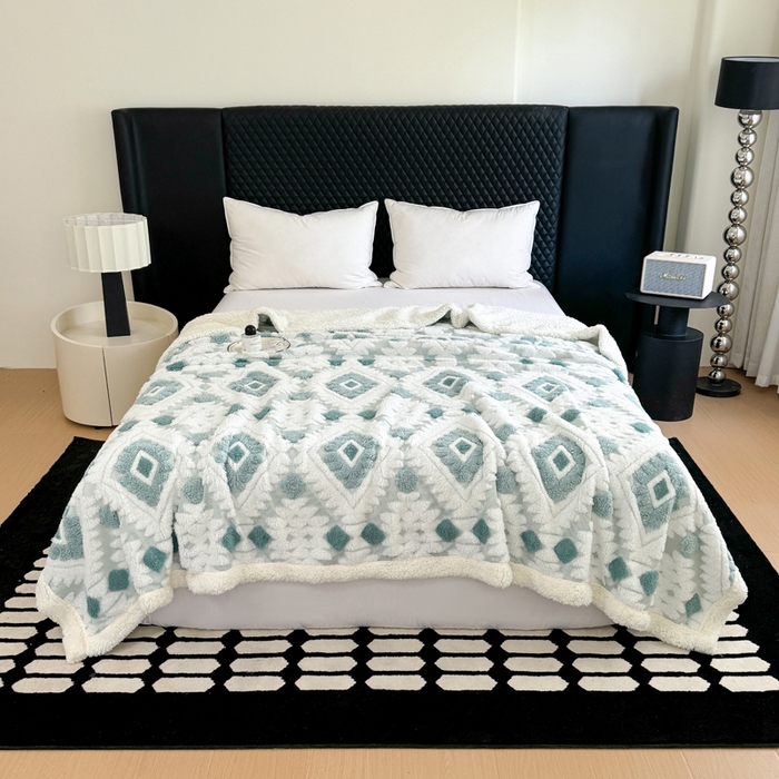 91家纺网 家纺一手货源 找家纺 丹本家纺 2025新款轻奢阳离子提花镂空塔芙绒羊羔绒保暖午睡双层毛毯办公室盖毯 蓝色