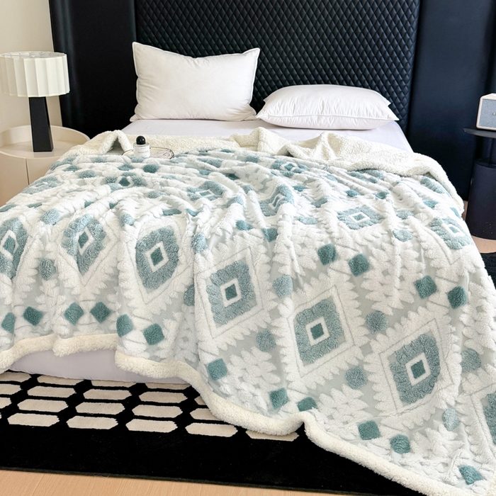 91家纺网 家纺一手货源 找家纺 丹本家纺 2025新款轻奢阳离子提花镂空塔芙绒羊羔绒保暖午睡双层毛毯办公室盖毯 蓝色