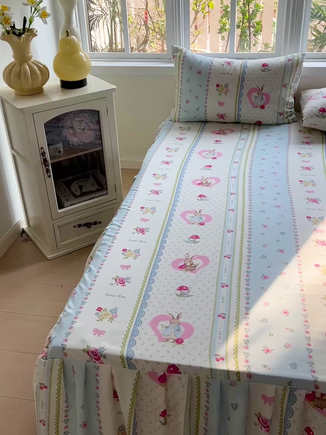 91家纺网 家纺一手货源 找家纺 极梦家纺（支持定制） 2025新款印花磨毛单床裙三件套（总链接一）小兔蘑菇