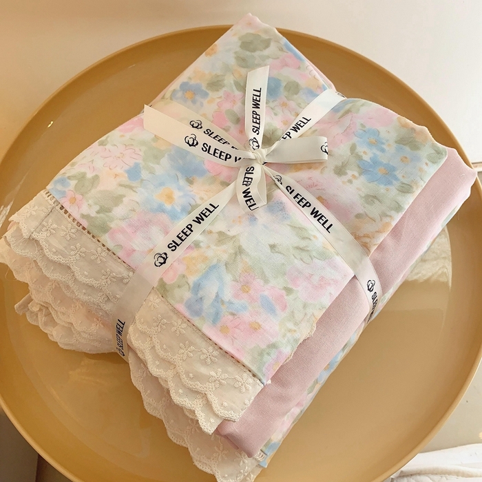 91家纺网 家纺一手货源 找家纺  奈萝家纺  2025新款全棉双层纱花边款四件套 叠拍（仅供参考）